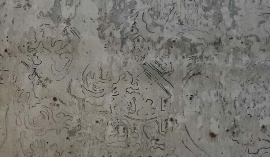 Lộ bức họa nghi bản đồ cổ sau lớp sơn tại di tích Khâm Thiên Giám