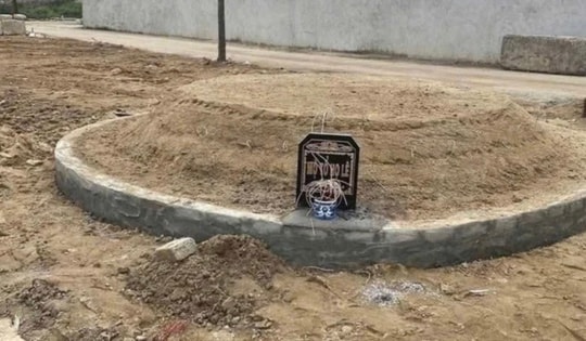 Đất có sổ đỏ nhưng bất ngờ phát hiện ngôi mộ, chủ nhà phải làm gì?