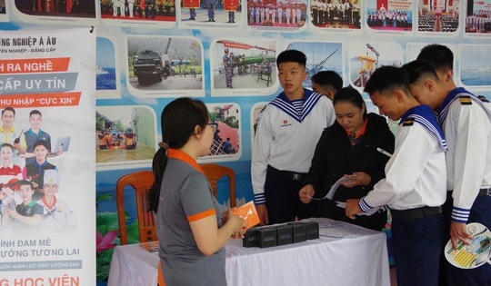 Tư vấn hướng nghiệp cho hơn 300 thanh niên hoàn thành nghĩa vụ quân sự