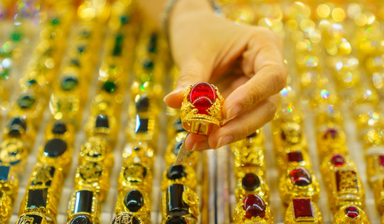 Giá vàng hôm nay ngày 24/1 tăng rất mạnh phá đỉnh