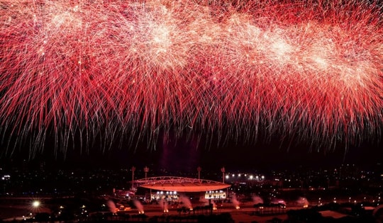 Không cần đợi giao thừa, 'vua pháo hoa' Sun Group khiến Mỹ Đình rực sáng như lễ hội pháo hoa thế giới