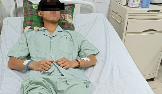 Kịp thời cứu nam thanh niên bị rắn lục xanh đuôi đỏ cắn khi đi làm rẫy