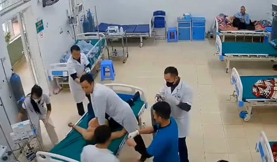 Khen thưởng kíp cấp cứu giành lại sự sống cho bệnh nhân ngừng tim giữa phòng khám