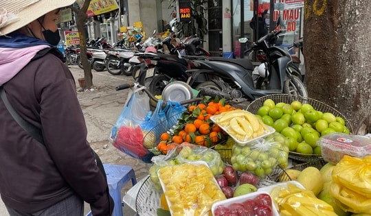 Những gánh hàng rong nặng trĩu nỗi lo mưu sinh những ngáy giáp Tết