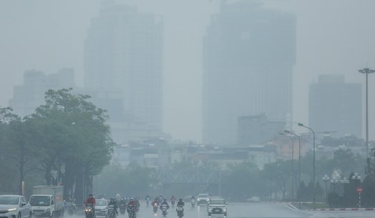 Miền Bắc trời mù mịt rét buốt, nồm ẩm và ô nhiễm không khí