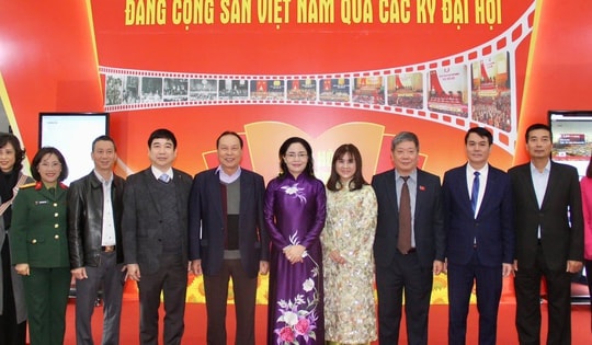 Khai mạc Triển lãm 'Đảng Cộng sản Việt Nam qua các kỳ Đại hội' chào mừng thành công Đại hội XIV