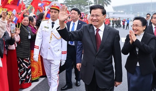 Tổng Bí thư, Chủ tịch nước Lào và Phu nhân đến Hà Nội, bắt đầu thăm cấp Nhà nước tới Việt Nam