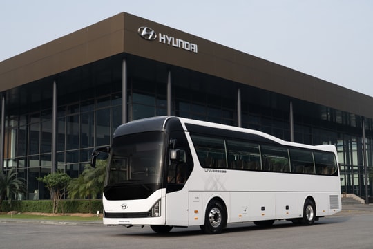 Ra mắt xe Hyundai Universe Prestige 47 chỗ
