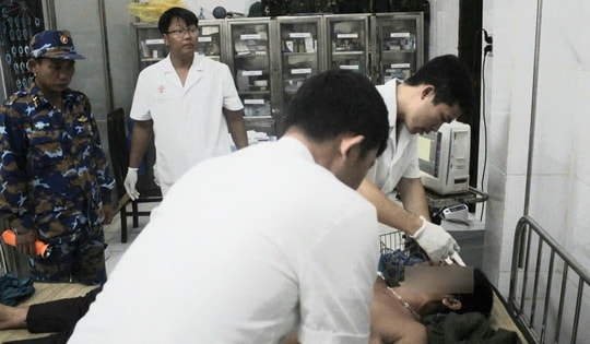 Xuyên đêm cấp cứu ngư dân bị giảm áp do lặn sâu 3 lần