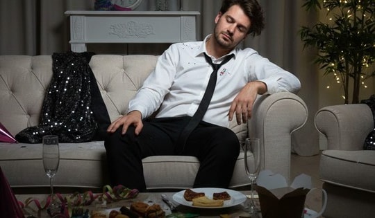 Có nên bổ sung vitamin và khoáng chất sau những buổi tiệc cuối năm?