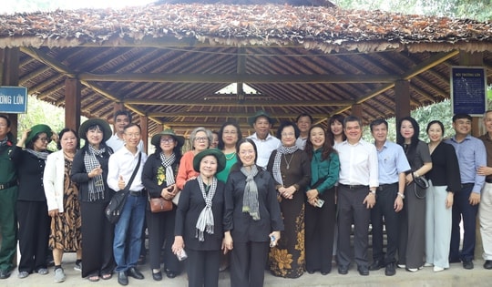 CLB Truyền thống Ban Dân y miền Nam tiếp tục phát huy vai trò kết nối các thế hệ thầy thuốc