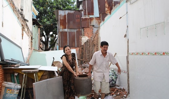 Người dân tháo dỡ nhà, bàn giao mặt bằng cho dự án cải tạo kênh ô nhiễm bậc nhất TPHCM