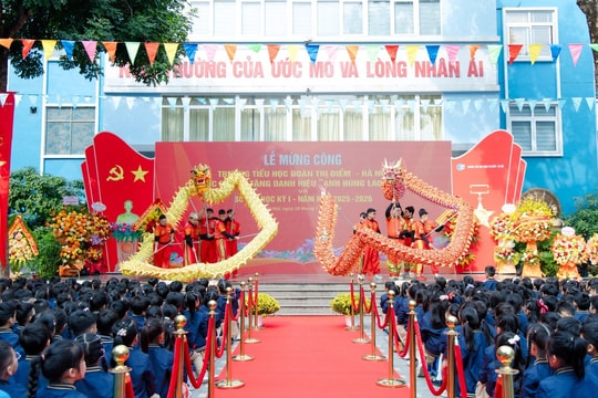 Trường Tiểu học Đoàn Thị Điểm – Hà Nội đón nhận danh hiệu Anh hùng Lao động