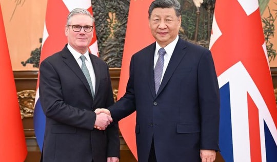 Chủ tịch Trung Quốc Tập Cận Bình hội đàm với Thủ tướng Anh Keir Starmer