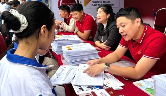 Vì sao tuyển sinh đại học 2026 phải siết xét học bạ và hạ điểm cộng IELTS?