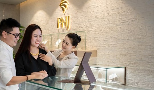 Chứng khoán AGR khuyến nghị tăng tỷ trọng cổ phiếu FPT và PNJ