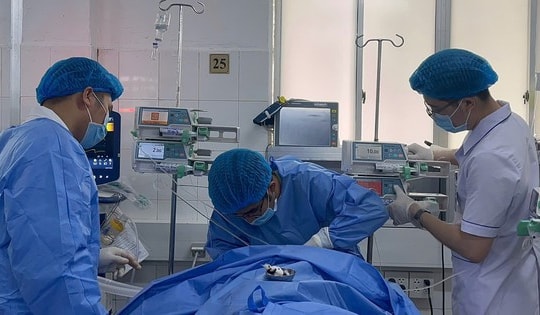 Cứu sống thanh niên 27 tuổi suy hô hấp nguy kịch bằng kỹ thuật ECMO