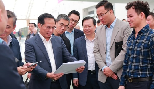 Phó Thủ tướng Bùi Thanh Sơn kiểm tra tình hình triển khai Hội chợ Mùa Xuân 2026