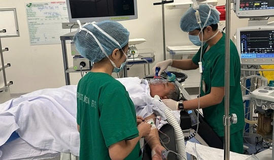 Cấp cứu đường không từ Trường Sa cứu bệnh nhân viêm ruột thừa biến chứng nặng