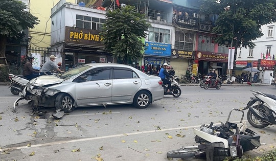 Hà Nội: Tai nạn liên hoàn trên phố Lê Trọng Tấn, nhiều người bị thương