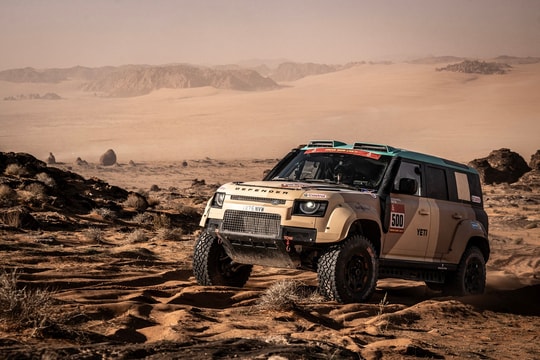Defender Rally thắng lớn tại Dakar Rally 2026 ngay lần đầu tham dự