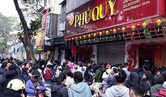 Giá vàng lao dốc sau khi lập đỉnh: Rủi ro gia tăng với đầu tư ngắn hạn