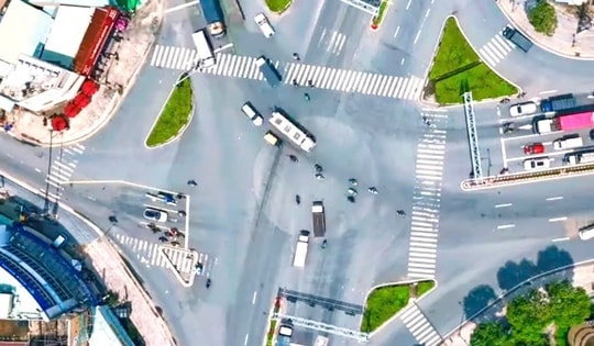 Lập rào chắn phục vụ thi công hầm chui trên Quốc lộ 13