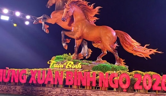 Linh vật Tết Bính Ngọ 2026 ra mắt nhiều nơi ở Quảng Trị