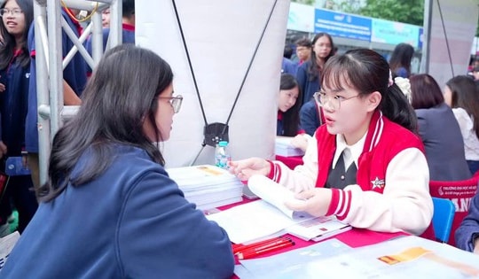 Khi điểm cộng xét tuyển bị siết, phụ huynh có nên tiếp tục đầu tư IELTS?