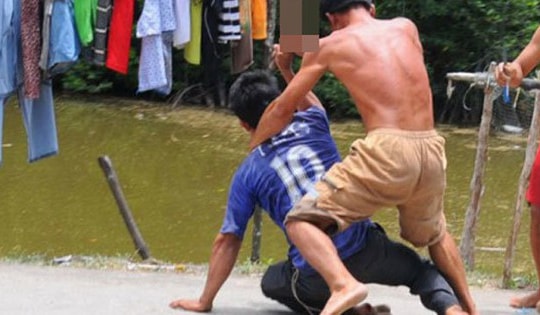 Người đàn ông bị hàng xóm hành hung dã man ở TPHCM, nguyên nhân phía sau gây sốc