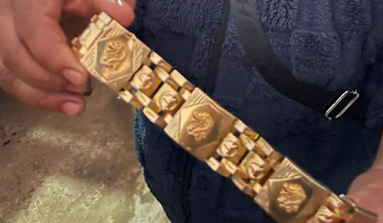 Người phụ nữ nhặt được 1,3 cây vàng ở chợ