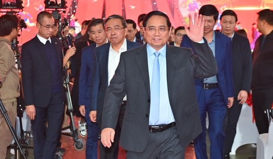 Thủ tướng Phạm Minh Chính dự tổng duyệt Lễ khai mạc Hội chợ Mùa Xuân 2026