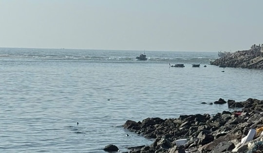 Tàu cá bị sóng đánh chìm, một ngư dân Lâm Đồng mất tích