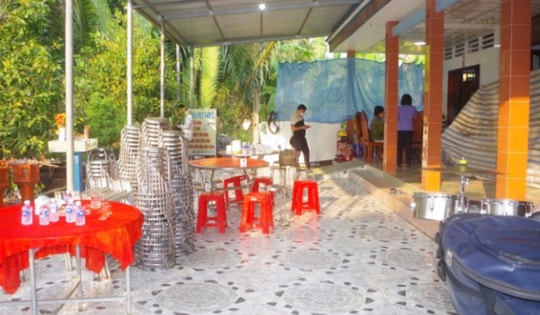 Hai người tử vong, nhiều người nhập viện sau khi uống rượu