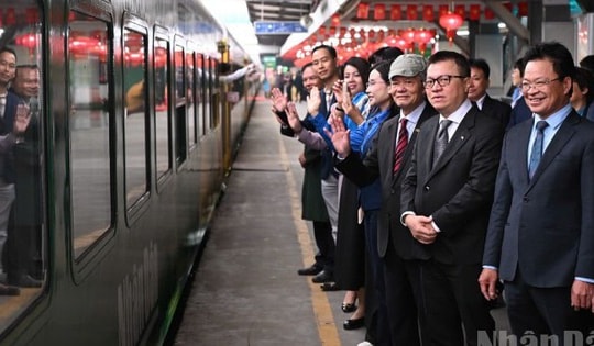 Báo Nhân Dân ra mắt 'Chuyến tàu hạnh phúc': Hành trình nhân văn chào Xuân mới