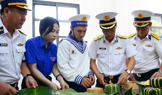 Tết nơi đầu sóng - ấm lòng người lính biển