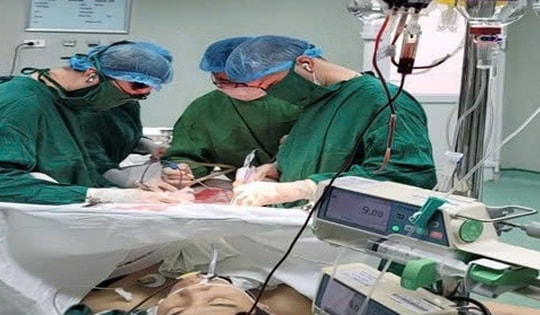 Báo động đỏ liên viện cứu nam thanh niên vỡ gan, sốc mất máu nguy kịch