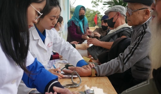 Hơn 600 người dân xã Thiên Lộc được khám, tư vấn sức khỏe miễn phí