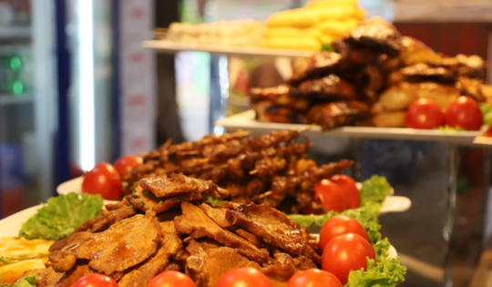 TPHCM: Một trung tâm hội nghị, tiệc cưới bị phát hiện vi phạm an toàn thực phẩm