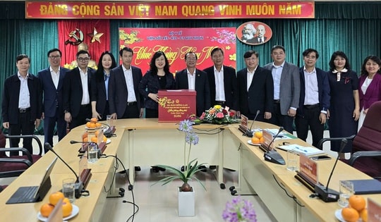 Bộ trưởng Bộ Y tế Đào Hồng Lan chúc Tết Viện Sốt rét - Ký sinh trùng - Côn trùng Quy Nhơn