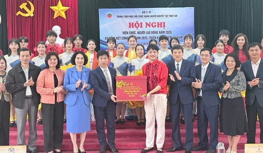 Thứ trưởng Bộ Y tế thăm, chúc Tết tại Trung tâm Phục hồi chức năng người khuyết tật Thụy An