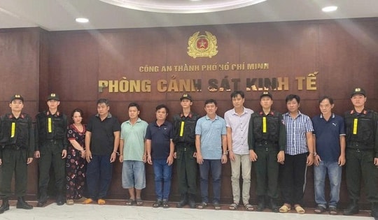 Triệt phá đường dây sản xuất, buôn bán xăng RON A95 giả tại TPHCM