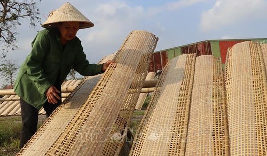 Các làng nghề rộn ràng vào vụ Tết