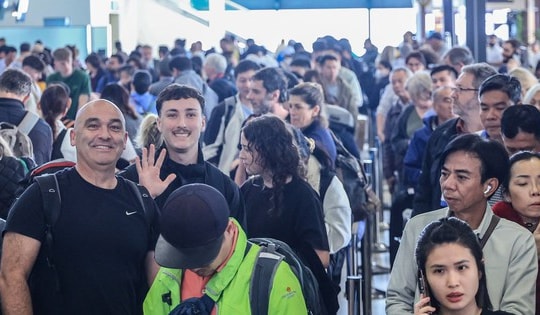 Cận Tết Bính Ngọ: Vé phổ thông từ TP.HCM đi các địa phương khan hiếm, nhiều chặng đã bán hết