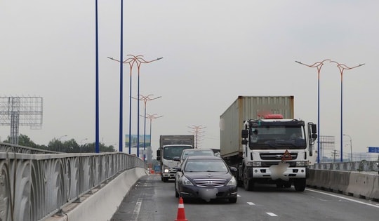 TPHCM: Nhiều tài xế vẫn bỡ ngỡ, di chuyển nhầm ở hầm chui nút giao An Phú