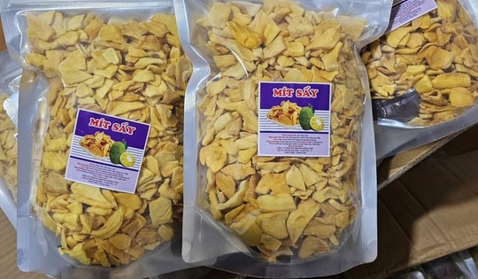 Chủ tài khoản Baloxinh buôn bán hàng trăm loại thực phẩm khô không rõ nguồn gốc