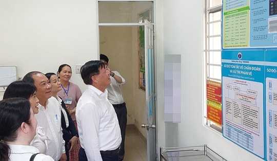 Thứ trưởng Bộ Y tế Đỗ Xuân Tuyên chúc Tết, kiểm tra công tác trực Tết tại các cơ sở y tế ở TPHCM