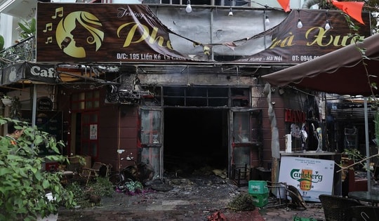 Cháy quán cà phê trong khu đô thị Văn Phú, lửa bùng phát từ tầng 1 nhà 4 tầng