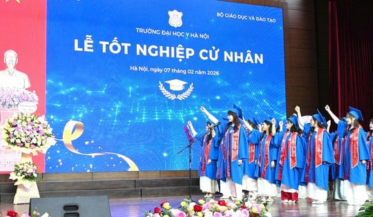 Gần 300 tân cử nhân nhận bằng tốt nghiệp, bổ sung nhân lực cho ngành y tế