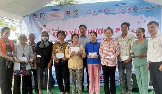 Thứ trưởng Bộ Y tế Đỗ Xuân Tuyên: Chung tay chăm sóc sức khỏe người dân, để mọi nhà đều có Tết ấm